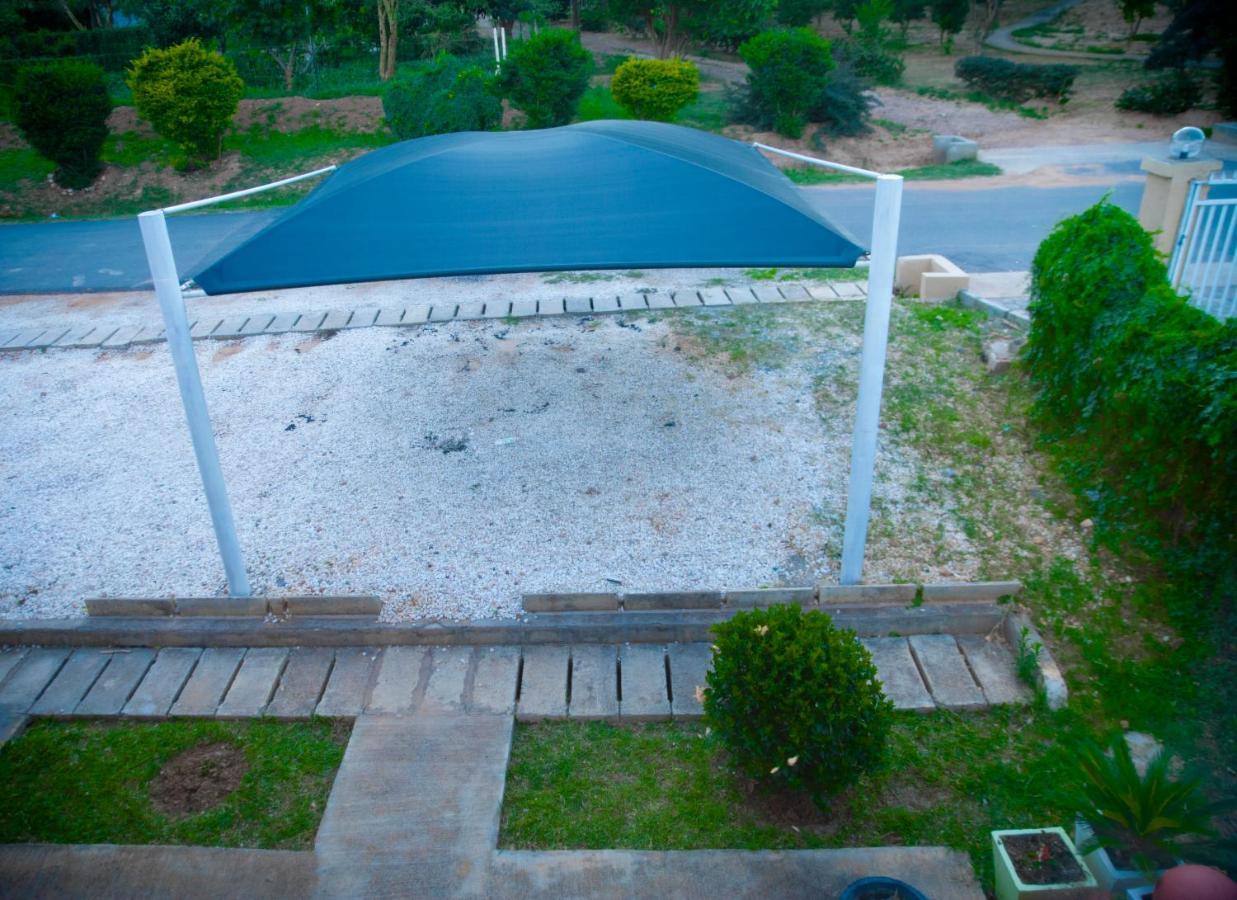 Sanctuary Aparthotel-Ac-Garden- Solar-Wi-Fi -Firepit-Park-Carport ルサカ エクステリア 写真