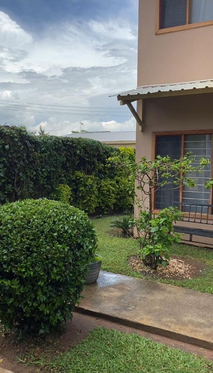 Sanctuary Aparthotel-Ac-Garden- Solar-Wi-Fi -Firepit-Park-Carport ルサカ エクステリア 写真